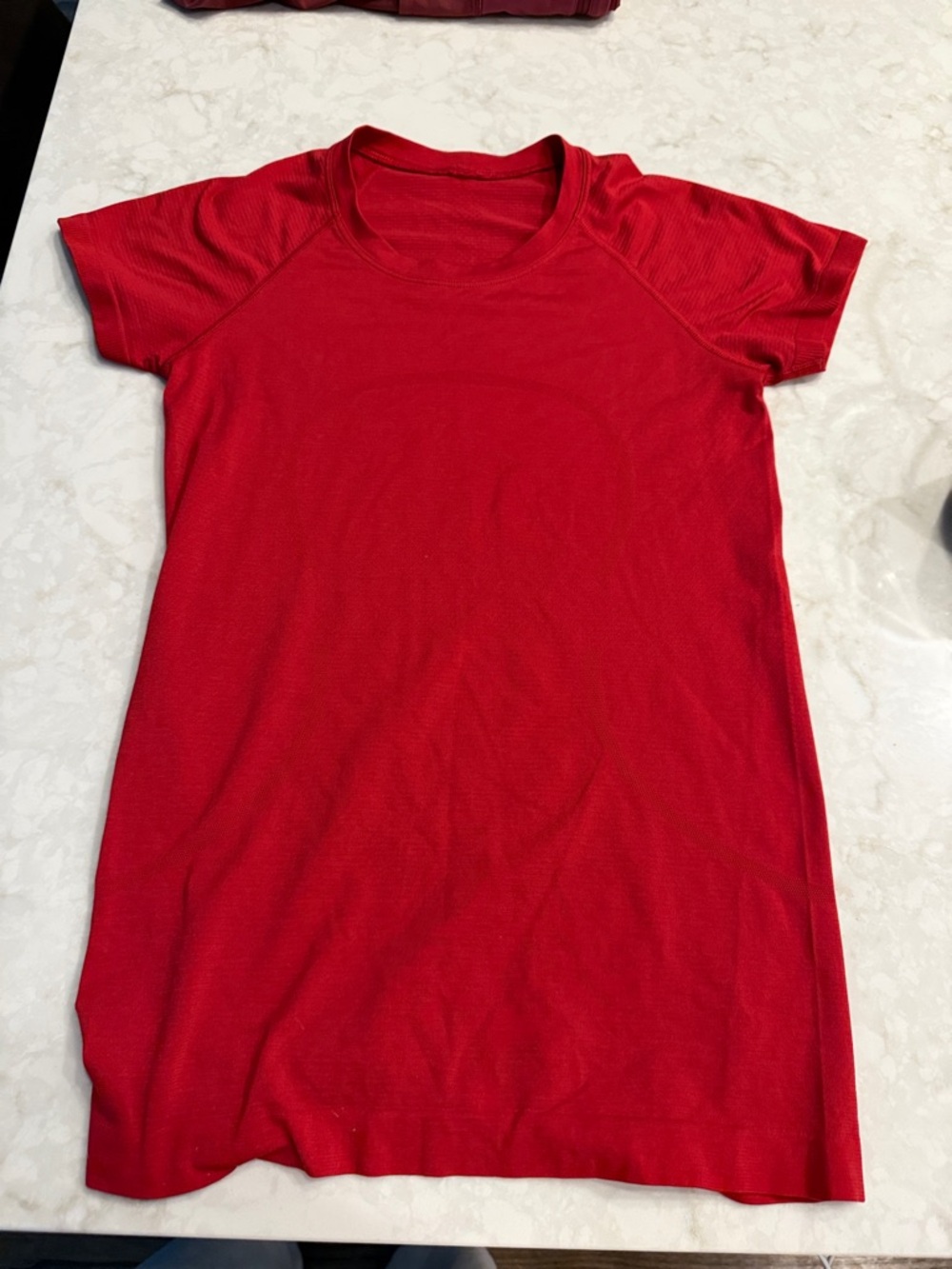 lululemon athletica Bright Red Performance Tee swiftly 6 short sleeve waist